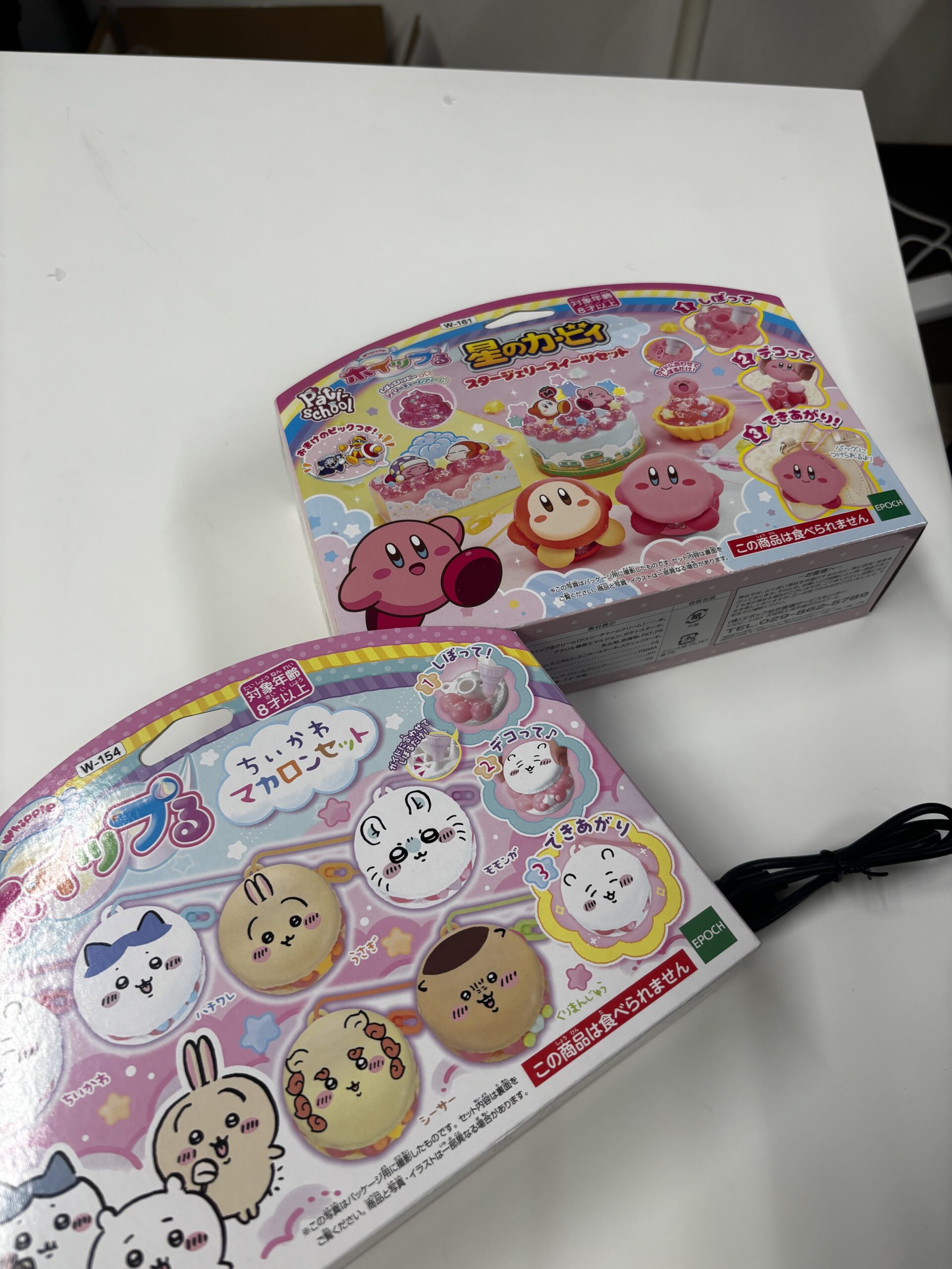 キャラクターを題材にした工作キットの外箱
